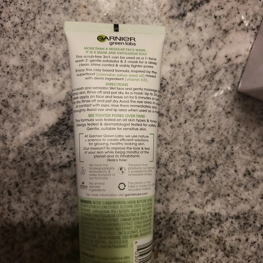 Garnier Green Labs Pore Perfecting 3 in 1 Cleanser, Exfoliate, Mask - Picture 2 of 3